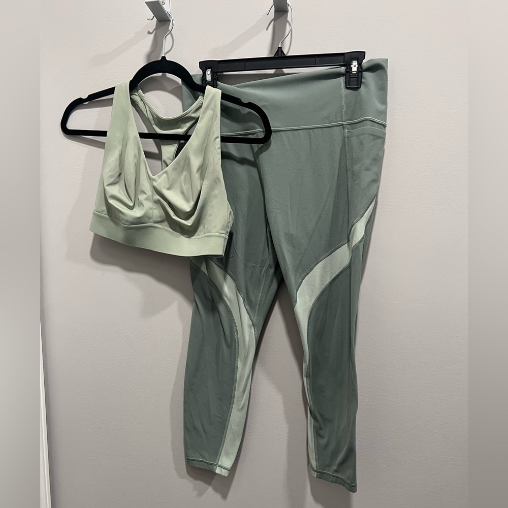 Athleta Legging Large & Bra 36D Bundle. Green